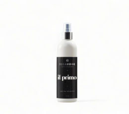 Ontdek de klassieke en verfijnde geur van Il Primo in onze textielspray. Verfris je kleding en interieur met deze tijdloze en elegante geurbeleving.