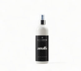Ontdek de verfrissende en levendige geur van Amalfi in onze textielspray. Laat je kleding en interieur opfleuren met deze energieke en sprankelende geurbeleving.