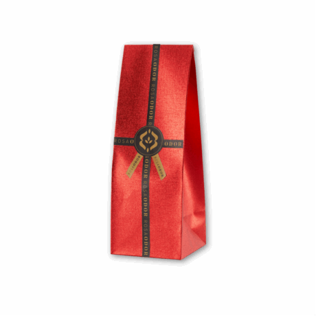 Feestelijke rode cadeauverpakking van Rosaodor met luxe afwerking en gouden details.