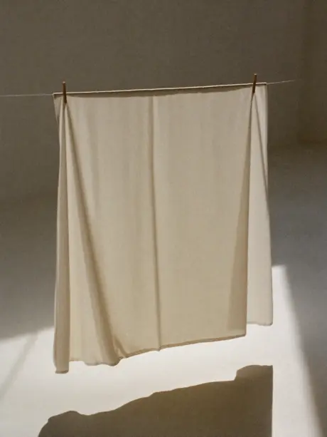 rosaodor-editorial-hanging-linen-window-shadow