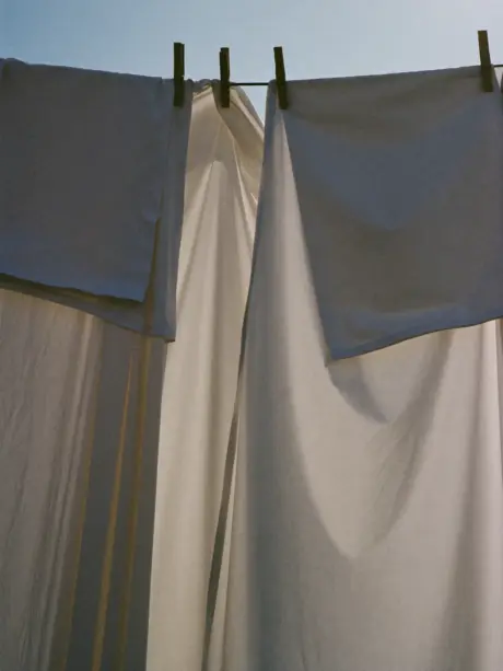 rosaodor-editorial-white-linen-hanging-evening-light